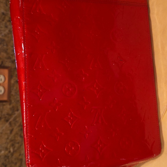 Louis Vuitton Red Monogram Vernis Reade GM - Picture 16 of 17